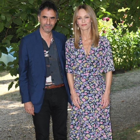 Samuel Benchetrit et Vanessa Paradis - Photocall du film "Cette musique ne joue pour personne" lors du 14ème Festival du Film Francophone d'Angoulême. Le 28 août 2021
© Coadic Guirec / Bestimage