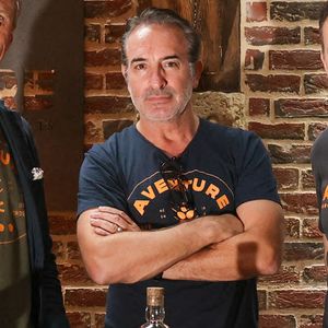 Exclusif - Jean Dujardin et ses trois partenaires, Antoine Gravouil, Olivier Carsoule et Éric Lafon, fondateurs de la distillerie Bordeaux Distilling Co, basée dans le quartier de Bacalan, lancent leur premier whisky, au nom évocateur : Aventure, à Bordeaux, France, le 1er octobre 2025. © Fabien Cottereau/Bestimage