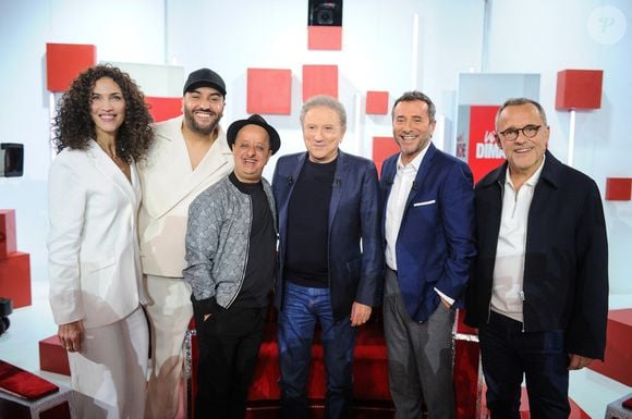 Exclusif - Linda Hardy, le magicien Kamel, Booder, Michel Drucker, Bernard Montiel et Emmanuel Chaunu - Enregistrement de l'émission Vivement dimanche au studio Rive gauche , presentée par Michel Drucker . Diffusion sur France 3 le 30 novembre 2025. © Guillaume Gaffiot / Bestimage