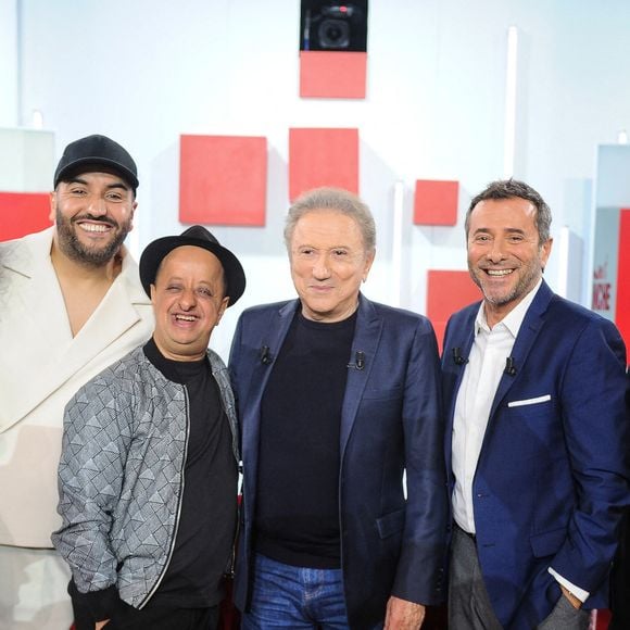 Exclusif - Linda Hardy, le magicien Kamel, Booder, Michel Drucker, Bernard Montiel et Emmanuel Chaunu - Enregistrement de l'émission Vivement dimanche au studio Rive gauche , presentée par Michel Drucker . Diffusion sur France 3 le 30 novembre 2025. © Guillaume Gaffiot / Bestimage