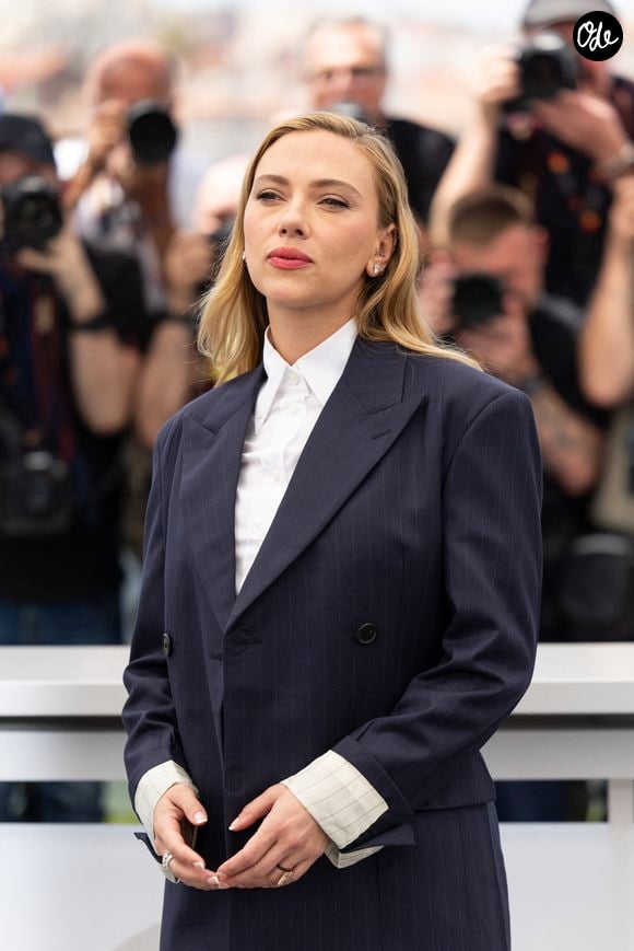 Scarlett Johansson et Robert Redford sont restés de bons amis.

Scarlett Johansson au photocall du film "Eleanor The Great" lors du 78ème Festival International du Film de Cannes, au Palais des Festivals à Cannes, France, le 21 mai 2025. © Jacovides-Moreau/Bestimage