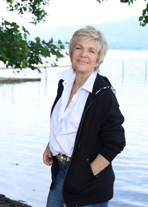 Exclusif - Véronique Jannot pose lors de la 4ème édition du festival cinéma français et gastronomie d'Aix-les-Bains, le 4 juin 2025.
© Denis Guignebourg / Bestimage