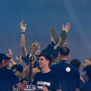Luis Enrique - Les joueurs du PSG célèbrent leur titre de Champion d'Europe au Parc Des Princes à Paris, le 1er juin 2025.
© Cyril Moreau/Bestimage