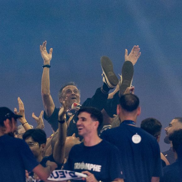 Luis Enrique - Les joueurs du PSG célèbrent leur titre de Champion d'Europe au Parc Des Princes à Paris, le 1er juin 2025.
© Cyril Moreau/Bestimage