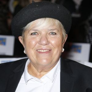 "Je suis en pleine écriture, je ne sais pas ce que ça donnera, ou un spectacle ou un livre, mais en tout cas je me suis remise devant mon ordinateur. Et puis il y a un beau projet aussi qui se profile, une autre série mais je vous en dirai plus quand ce sera acté. C'est un joli projet qu'on m'a proposé en tout cas et qui me séduit beaucoup donc je croise les doigts et je me le souhaite pour 2026."

Mimie Mathy - Soirée de clôture du 22ème Festival des créations télévisuelles de Luchon. Le 8 février 2020
© Christophe Aubert via Bestimage