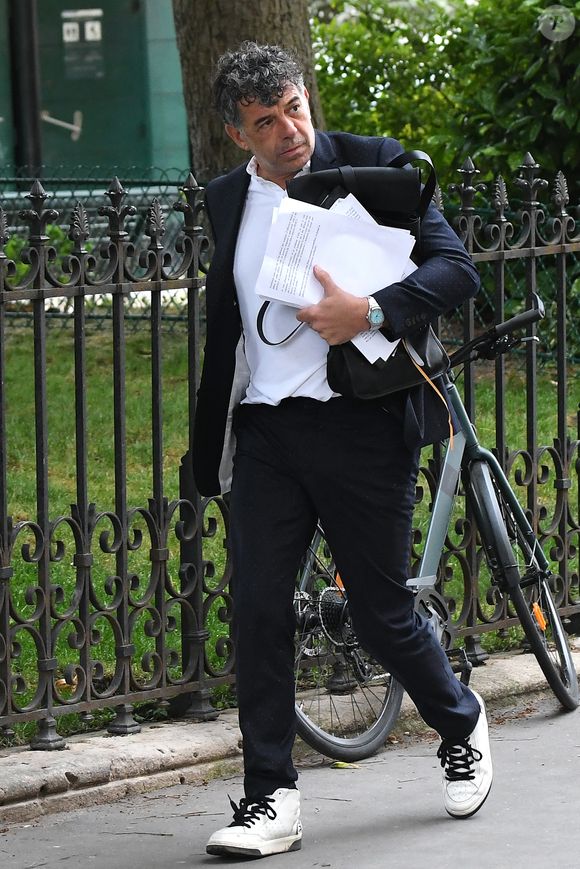 Exclusif - Stéphane Plaza arrive à la Maison de la Chimie à Paris avec ses avocats pour donner une conférence de presse le 5 juin 2025.
