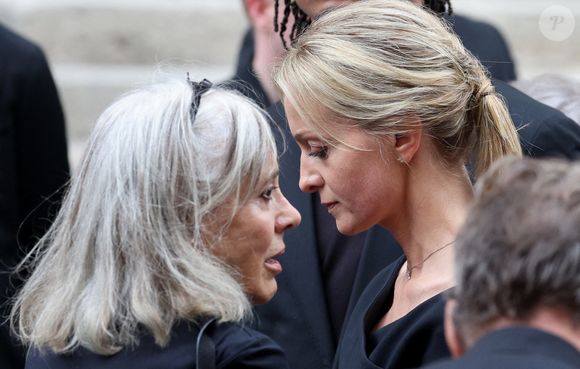 Audrey Crespo-Mara - Sorties des obsèques de Thierry Ardisson en l’église Saint-Roch de Paris, France, le 17 juillet 2025. 

© Clovis-Jacovides/Bestimage