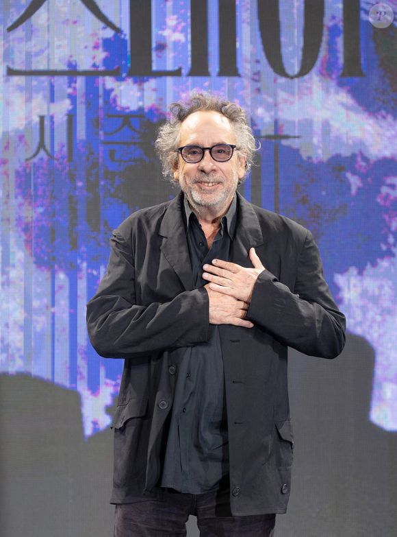 Avec ces nouvelles recrues, Tim Burton consolide son univers "Addams". La saison 3 promet d'explorer les recoins les plus obscurs de cette famille déjà culte sur Netflix.

Le réalisateur Tim Burton lors d'une conférence de presse pour la saison 2 de la série originale de Netflix, Mercredi.

© BestImage/Lee Jae-Won/AFLO