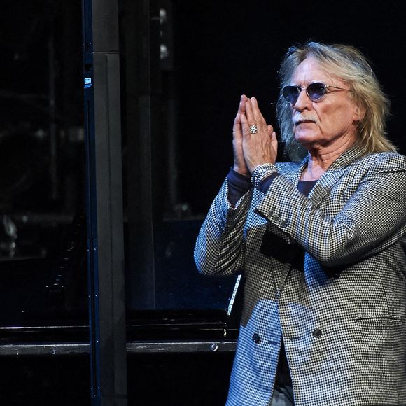 Celui qui n'a pas été reconnu par son père biologique, a vu l'annonce de sa mort circuler sur la Toile.

Photo d'archives du 13 décembre 2013 du chanteur Christophe se produisant pour le 50e anniversaire du journal Libération à Paris, France. Photo by Edouard BernauxABACAPRESS.COM