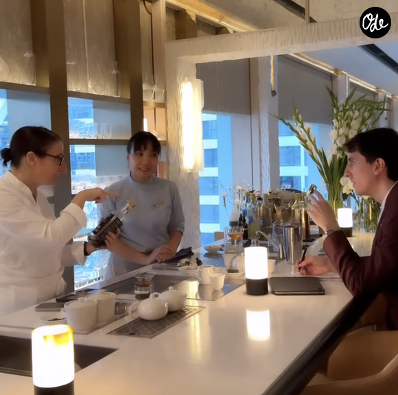 Le restaurant, entièrement repensé dans un décor signé Humbert & Poyet, est aujourd’hui distingué de deux étoiles au Guide Michelin.

Anne-Sophie Pic sur Instagram via le compte pic.lenormandie, le 13 juin 2026