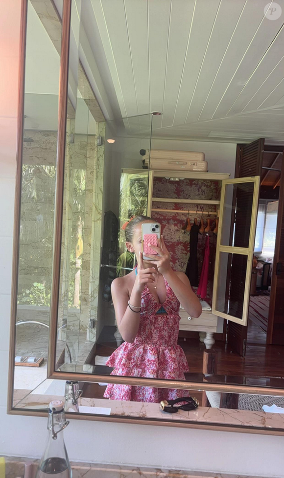 Elle a 13 ans, et est passionnée d'équitation. Elle tient notamment un compte Instagram où elle partage ses aventures, et rend également hommage à ses parents.

Giulia Sarkozy en vacances aux Seychelles avec ses parents Nicolas Sarkozy et Carla Bruni. TikTok Giulia Sarkozy