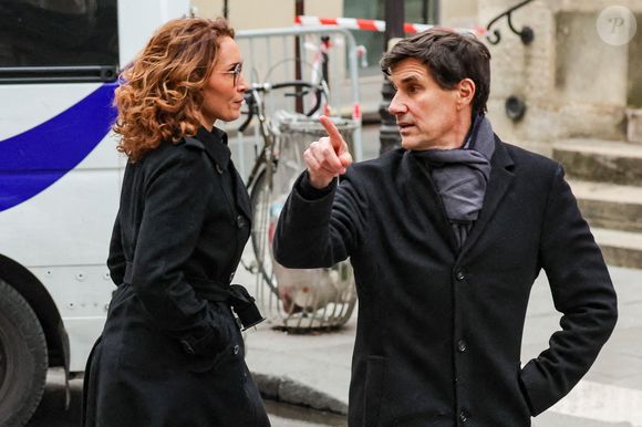 Marie-Sophie Lacarrau, Romain Hussenot - Arrivées aux obsèques de C.Laborde en l’église Saint-Roch à Paris, le 6 février 2025. Décédée le 28 janvier 2025 à l'âge de 73 ans, l'ancienne présentatrice météo de TF1 (1988 - 2017) était atteinte de la maladie neurodégénérative à corps de Lewy. 
© Jacovides - Moreau / Bestimage