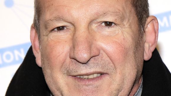 Rolland Courbis : sa femme, une célèbre animatrice, perd ses moyens lors de son retour à la télévision, “J’ai quelques mots à vous dire…”