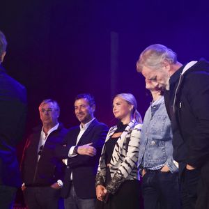 Exclusif - Jean-Michel Maire, Géraldine Maillet, Kevin Luciano (maire de Vallauris Golfe-Juan), Kelly Vedovelli, Bernard Montiel, Bruno Darde - Les célèbres personnalités de la télé se sont retrouvés avec bonheur, dans le Sud, à Vallauris Golf-Juan, pour assister à un magnifique show de cabaret, en présence de Mr Le Maire K. Luciano et ses adjoints, heureux de répondre à l'invitation du dynamique Président de l'association "Valoriser Vallauris Golf-Juan", Mr B. Darde, ce passionné d'art et du monde associatif projette également de créer un Musée de Sculpture à ciel ouvert , mêlant Art et Espace Public. © Jack Tribeca/Bestimage
