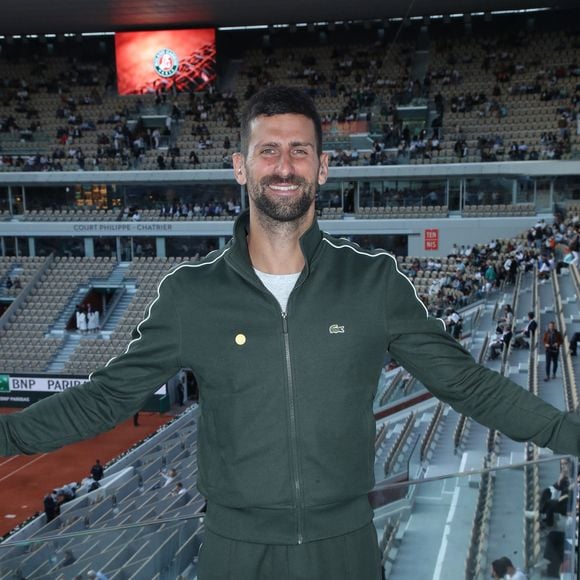 Il s'est justement lancé dans un milieu totalement différent il y a plusieurs années.

Exclusif - Novak Djokovic - Plateau de France Télévision lors des Internationaux de France de Tennis de Roland Garros 2025 - Jour 09, à Paris le 02 Juin 2025. 

© Bertrand Rindoff / Bestimage
