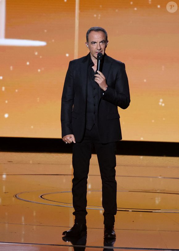 Nikos Aliagas lors de l'enregistrement de l'émission "La chanson secrète N°14", présentée par Nikos Aliagas et diffusée le 26 décembre sur TF1, à Paris le 9 décembre 2025. © Jacovides-Moreau/Bestimage