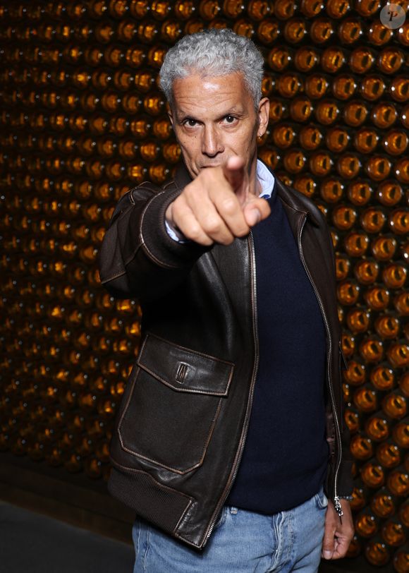 L'acteur a donc vécu un temps dans les Alpes, où réside toujours la mère de ses enfants, dont il est aujourd'hui séparé

Sami Bouajila (président du jury Sang Neuf) au photocall de la soirée d'ouverture de la 5ème édition de Reims Polar, festival international du film policier, à Reims le 1er avril 2025.
© Denis Guignebourg / Bestimage