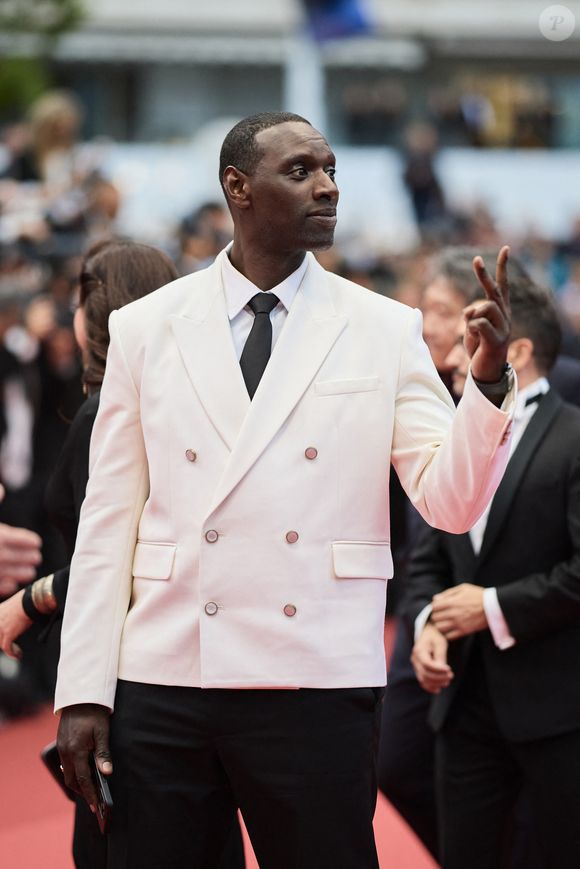 comme il le raconte dans l'émission "Les Rencontres du Papotin" sur France 2

Omar Sy - Montée des marches du film « Le deuxième acte » pour la cérémonie d’ouverture du 77ème Festival International du Film de Cannes, au Palais des Festivals à Cannes. Le 14 mai 2024
© Jacovides-Moreau / Bestimage