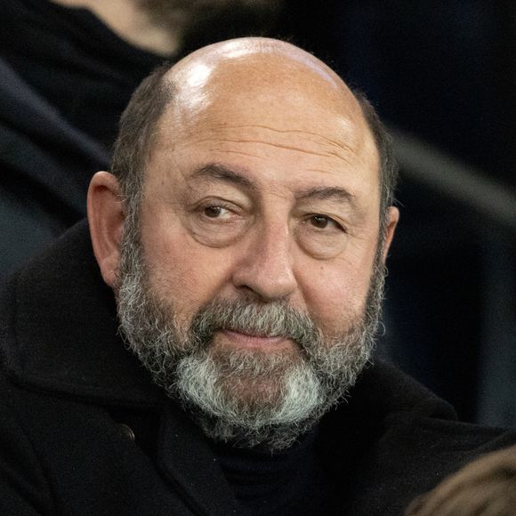 Kad Merad - Célébrités dans les tribunes du match de Ligue des Champions entre le PSG contre le Bayern de Munich (1-2) au Parc des Princes à Paris le 4 novembre 2025. © Cyril Moreau/Bestimage
