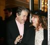 Le chanteur de 91 ans avait évoqué leur rencontre, l'intuition très grande de son épouse concernant ses titres et la grande influence qu'elle avait eue sur sa carrière. 

Archives - Pierre Perret et sa femme feu Rebecca (Simone Mazaltarim), décédée dans la nuit du 3 au 4 janvier 2026. Ils étaient mariés depuis 1962. © AGENCE / BESTIMAGE