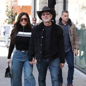 Aspen, Colorado – Jeff Bezos et Lauren Sanchez font des achats chez Gucci à Aspen la veille de Noël. Sur la photo : Jeff Bezos, Lauren Sanchez. © Backgrid USA / Bestimage