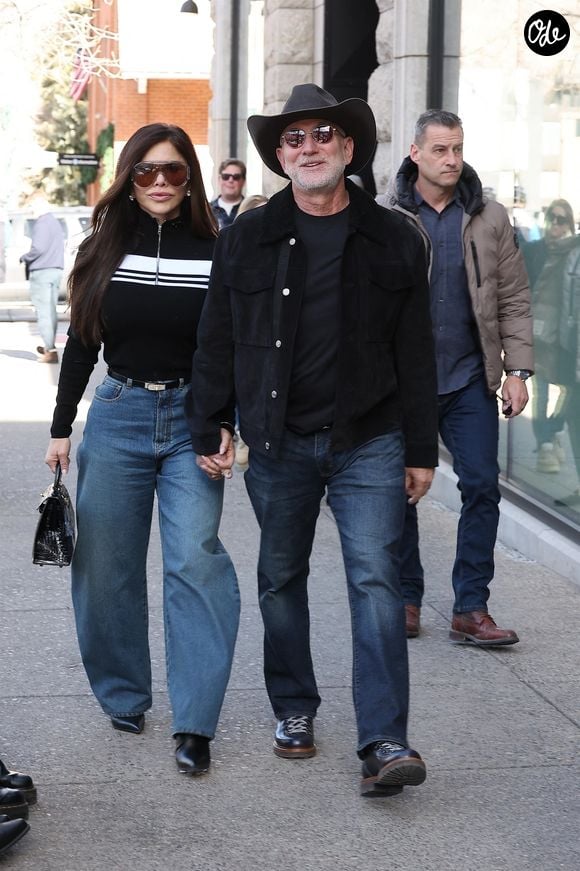 Aspen, Colorado – Jeff Bezos et Lauren Sanchez font des achats chez Gucci à Aspen la veille de Noël. Sur la photo : Jeff Bezos, Lauren Sanchez. © Backgrid USA / Bestimage