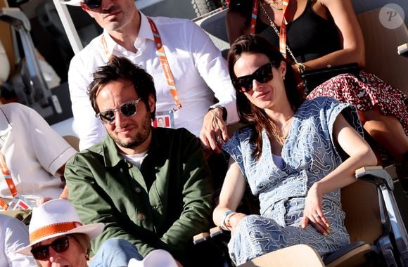 Vianney et sa femme Catherine Robert - Célébrités dans les tribunes des Internationaux de France de tennis de Roland Garros 2024 à Paris le 7 juin 2024.  © Jacovides-Moreau/Bestimage