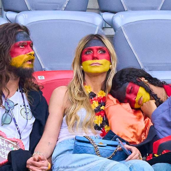 Heidi Klum GNTM avec son mari Tom Kaulitz et ses quatre enfants Lou à côté d'elle, Johan, Henry et Leni avec son petit ami Aris Rachevsky lors du match de la phase de groupe ALLEMAGNE - ECOSSE 5-1 du Championnat d'Europe 2024 de l'UEFA, le 14 juin 2024 à Munich, Allemagne. Photo de Imago/ABACAPRESS.COM