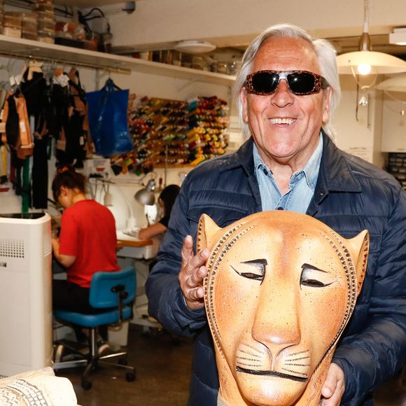 Exclusif - Gilbert Montagné - Gilbert Montagné assite à une représentation spéciale du spectacle "Le Roi Lion" audiodécrite à destination des malvoyants au théâtre Mogador à Paris, France, le 07 juin 2025. © Christophe Clovis / Bestimage