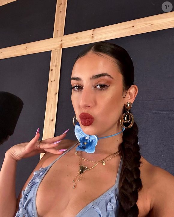 Naïka, Instagram