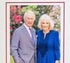 Le roi Charles III et la reine Camilla y seront les 24 et 25 décembre.

La carte de Noël 2024 représente le roi Charles III et la reine Camilla devant un arbre de Noël au palais de Buckingham à Londres. La photo a été prise dans les jardins de Buckingham Palace par Millie Pilkington. Date de la photo : jeudi 5 décembre 2024.