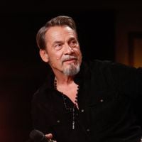Florent Pagny : avant d'entreprendre une grande tournée, le chanteur se dit prêt à faire des concessions sur son mode de vie