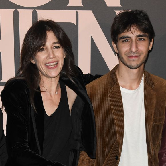 Ben Attal sa mère Charlotte Gainsbourg - Avant-première du film "Mon chien stupide" au cinéma UGC Normandie à Paris, le 22 octobre 2019. © Coadic Guirec/Bestimage