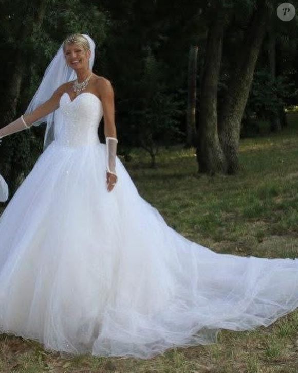 Ambre Dol de "Familles nombreuses" dévoile des photos de son premier mariage