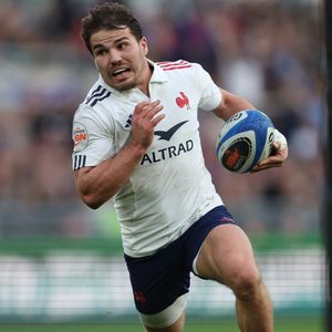 Antoine Dupont pendant le match des Six Nations 2025 entre l'Italie et la France le 24 février 2025 à Rome.  (Credit Image: © Marco Iacobucci/LiveMedia/IPA via ZUMA Press)