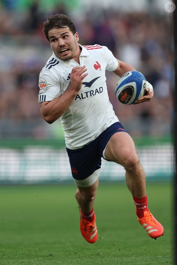 Antoine Dupont pendant le match des Six Nations 2025 entre l'Italie et la France le 24 février 2025 à Rome.  (Credit Image: © Marco Iacobucci/LiveMedia/IPA via ZUMA Press)
