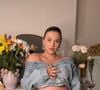 Dans un post Instagram, l'ex-chroniqueuse de "TMPM" a déclaré : "De retour après deux mois alitée", tout en remerciant les internautes pour leur soutien quotidien.

Capture Instagram de Kelly Vedovelli.