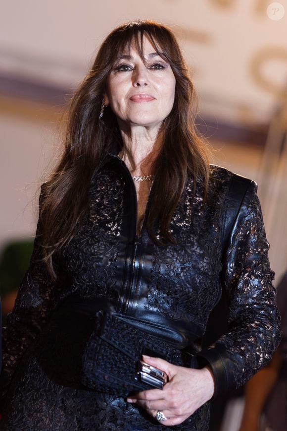 Monica Bellucci - Descente des marches du film " Histoires de la nuit " lors du 79ème Festival International du Film de Cannes, le 22 mai 2026. © Camilla Canalini / Bestimage