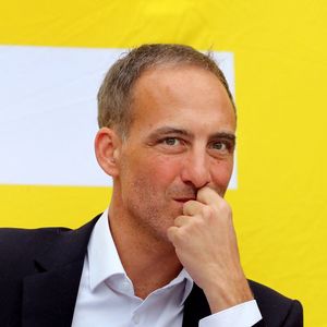Raphael Glucksmann ouvre la première journée de la deuxième édition des "Rencontres place publique" qui se tiennent comme chaque année à La Réole, dans le sud-ouest, France, le 4 octobre 2025. © Patrick Bernard/Bestimage