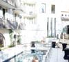L'hôtel installé au cœur de la Provence s'apprête notamment à écrire une nouvelle page de son histoire avec l'arrivée d'un chef au parcours particulièrement fourni.

Patrick Bruel inaugure son hôtel cinq étoiles "L'Isle de Leos MGallery" à L'Isle-sur-la-Sorgue, France, le 23 septembre 2025.

© Jack Tribeca / Bestimage