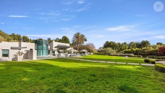 Exclusif - La nouvelle villa de Kanye West à Beverly Hills. Kanye a finalisé l'achat hors marché pour 35 millions de dollars. La propriété de style méditerranéen comprend environ 1900 m2 d'espace habitable, des jardins privés et des vues panoramiques sur la ville. Los Angeles, le 15 décembre 2024.