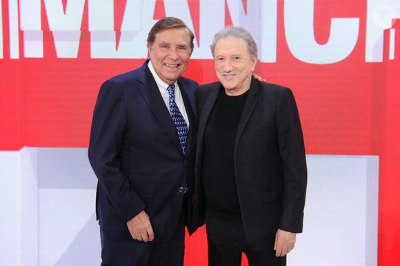 Exclusif - Jean-Pierre Foucault et Michel Drucker lors de l'enregistrement de l'émission Vivement dimanche au studio Rive Gauche, présentée par M.Drucker et diffusée sur France 3 le 11 mai 2025, à Paris, France, le 5 mai 2025. © Guillaume Gaffiot/Bestimage