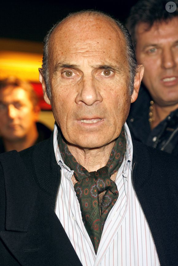 Guy Marchand assiste à l'inauguration du double de cire de l'humoriste français Laurent Gerra au Musée Grevin à Paris, France, le 12 décembre 2005. Photo Mehdi Taamallah/ABACAPRESS.COM