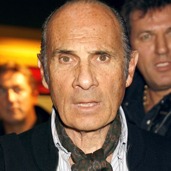 Guy Marchand assiste à l'inauguration du double de cire de l'humoriste français Laurent Gerra au Musée Grevin à Paris, France, le 12 décembre 2005. Photo Mehdi Taamallah/ABACAPRESS.COM