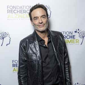 Anthony Delon au photocall du concert du gala des 20 ans de la fondation Recherche Alzheimer "2 générations chantent pour la 3ème" à l'Olympia à Paris le 18 mars 2024.

© Cyril Moreau / Bestimage