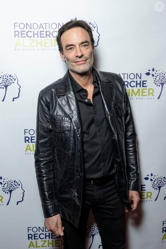 Anthony Delon au photocall du concert du gala des 20 ans de la fondation Recherche Alzheimer "2 générations chantent pour la 3ème" à l'Olympia à Paris le 18 mars 2024.

© Cyril Moreau / Bestimage