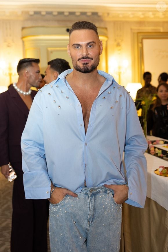 Jonathan Vettor à la soirée de lancement du parfum Forbidden Whisper de la maison HFC Paris à l'hôtel Meurice à Paris le 8 octobre 2025.

© Sébastien Frémont / Bestimage