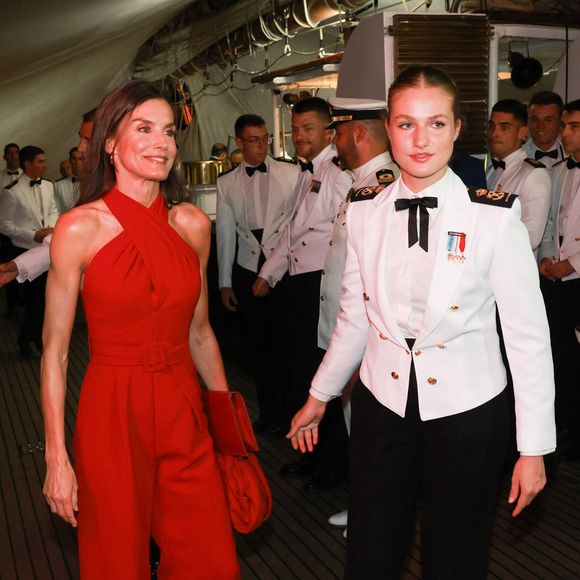 La reine Letizia et la princesse Leonor d'Espagne assistent à une réception à bord du Juan Sebastian de Elcano à Panama City, le 4 mai 2025.
Bestimage
