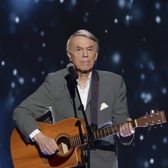 Exclusif - Salvatore Adamo, pour les surprises lors de l'enregistrement de l'émission "La Boîte à secrets", présentée par F.Bollaert et diffusée le 10 octobre 2025 sur France 3, dans les studios du Lendit à Saint-Denis, Seine Saint-Denis, France, le 22 septembre 2025. © Jack Tribeca/Bestimage