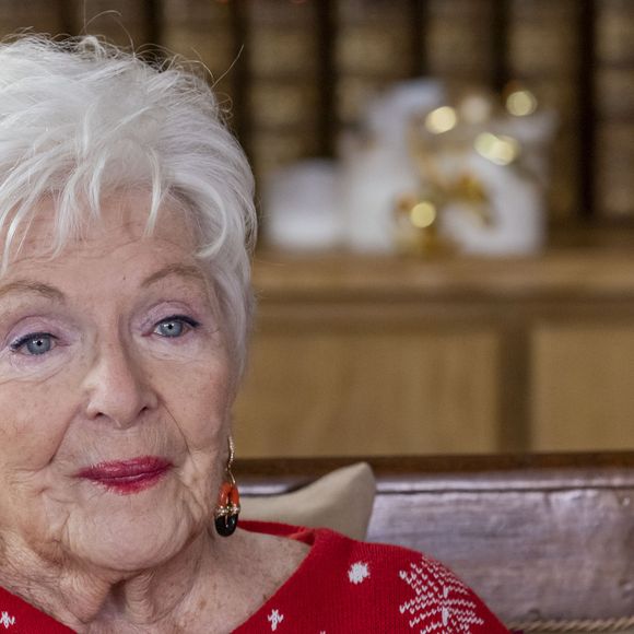 "Je n’ai pas été invitée chez lui, mais je ne l’aurais pas fait. Il avait un ton particulier, c’était très spécial." 

Exclusif - Line Renaud - Séquence "Noël chez les parents" - Tournage du téléfilm « Ils s’aiment… enfin presque », qui sera diffusé le lundi 18 avril à 21h10 sur TF1.
© Cyril Moreau / Bestimage